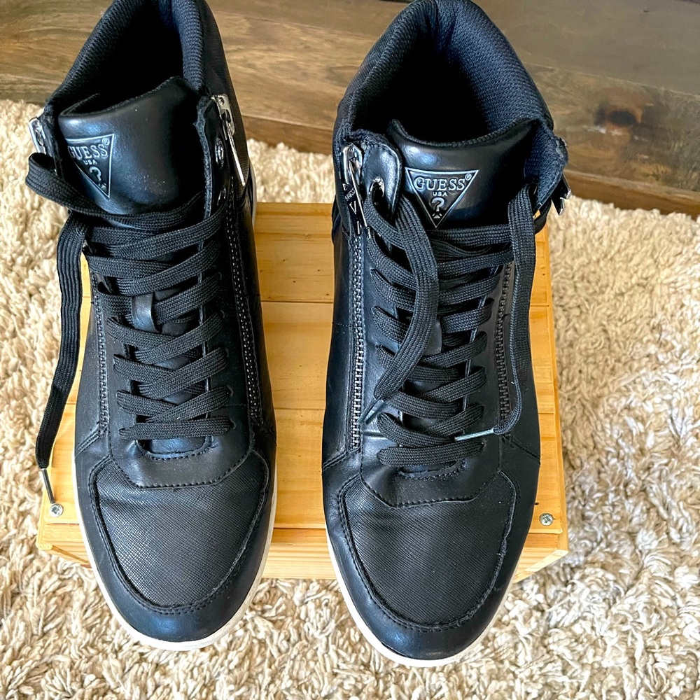 Guess Mens Size 12